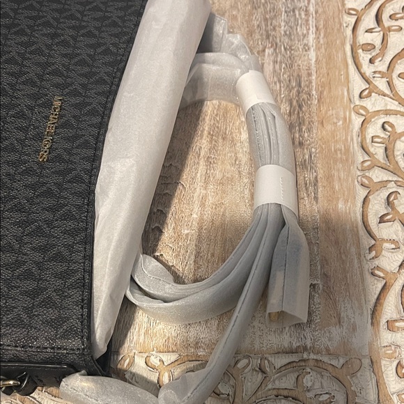 Brand New Michael Kors Jet Set Travel Large Messenger Bag - Picture 4 of 10